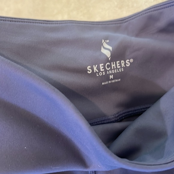 NWT Skechers Women's Go Walk High Waisted Purple Leggings Side Pockets Sz Medium - Picture 7 of 7